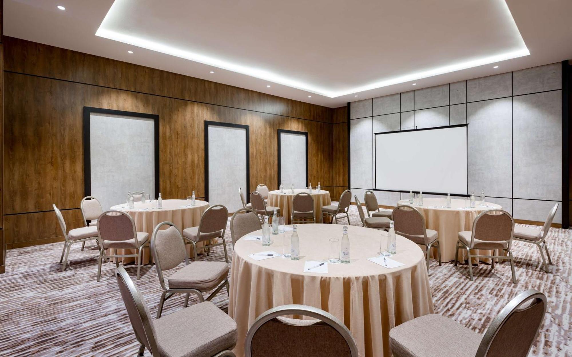 Hilton Garden Inn Самарканд Екстер'єр фото